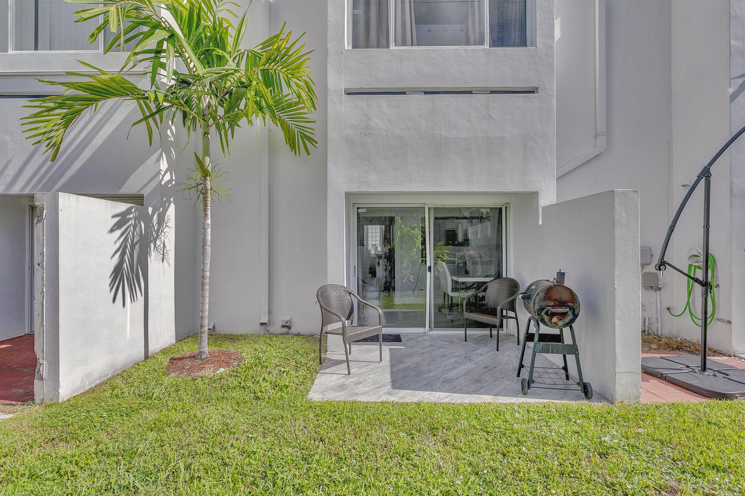 5050 Elmhurst Road, Unit D West Palm Beach, FL 33417 - Photo 21 of 28 Backyard