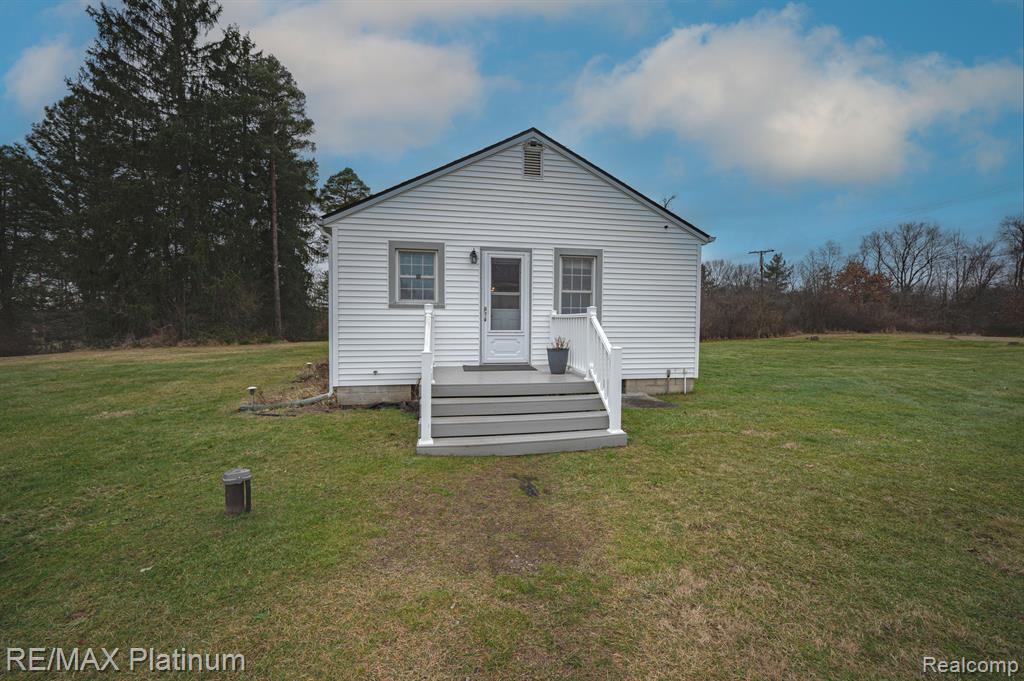850 West Maple Road Milford, MI 48381 - Photo 7 of 34