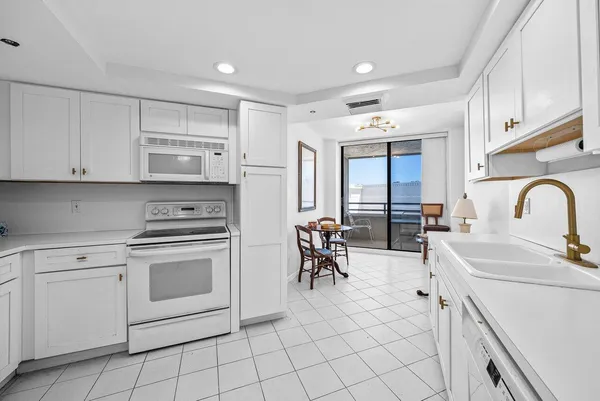 $3,495 | 3560 South Ocean Boulevard, Unit 809, South Palm Beach, FL 33480