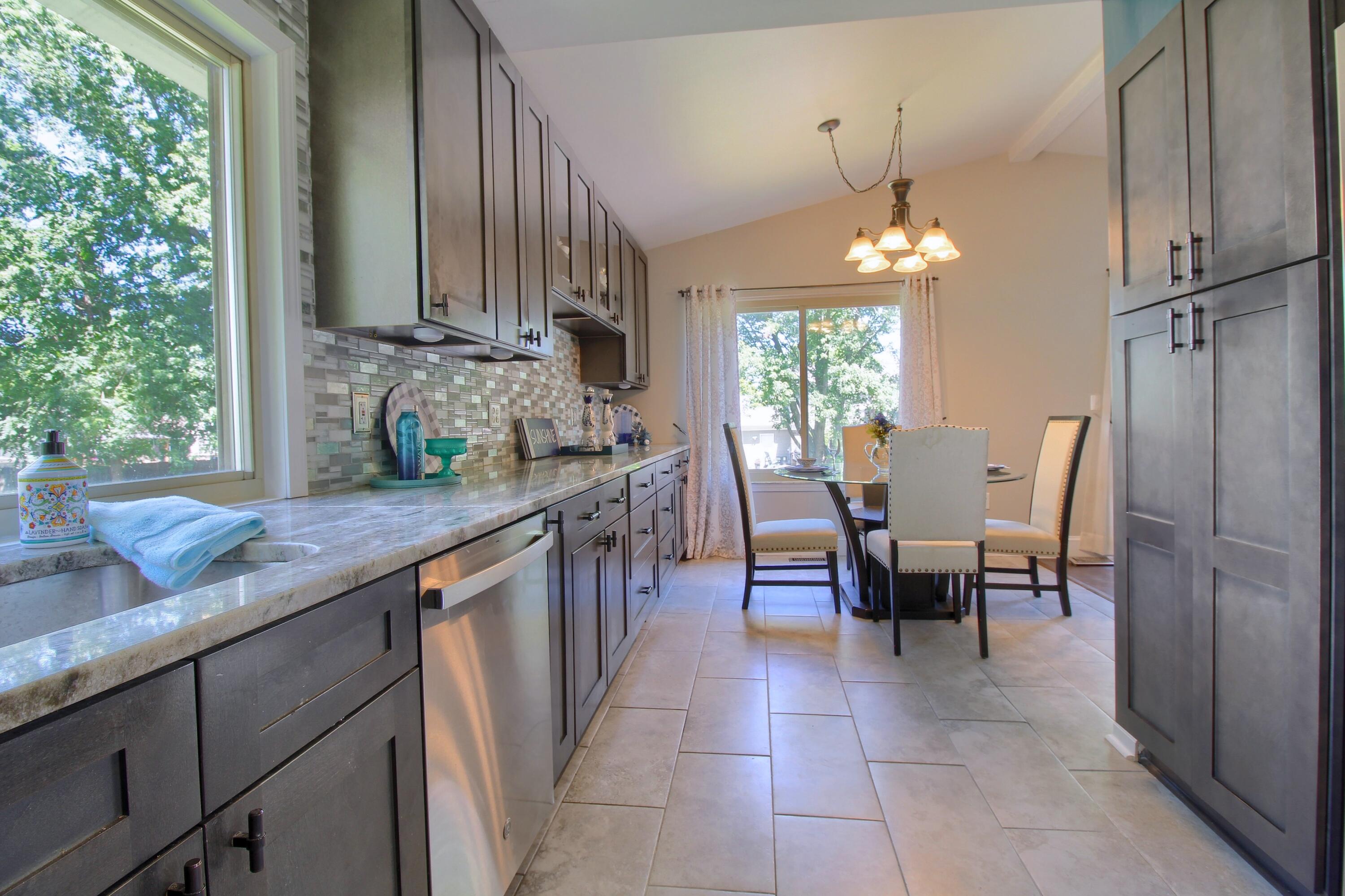 42608 Hanford Road Canton, MI 48187 - Photo 11 of 32 11-Kitchen-4th-View
