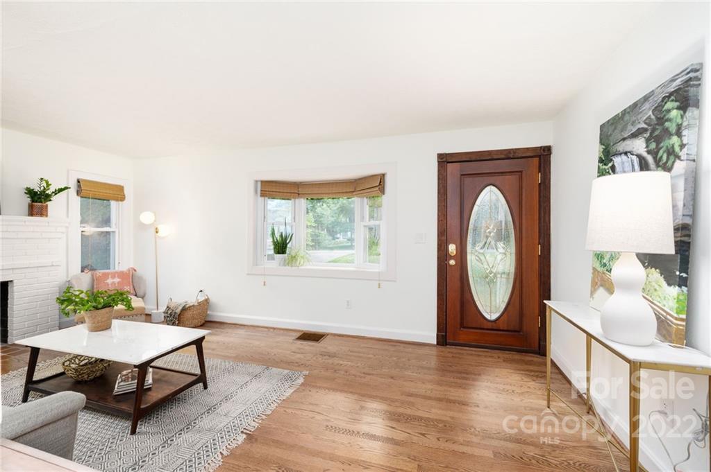 105 Kingsgate Road Asheville, NC 28805 - Photo 4 of 27 Gallery Image 4
