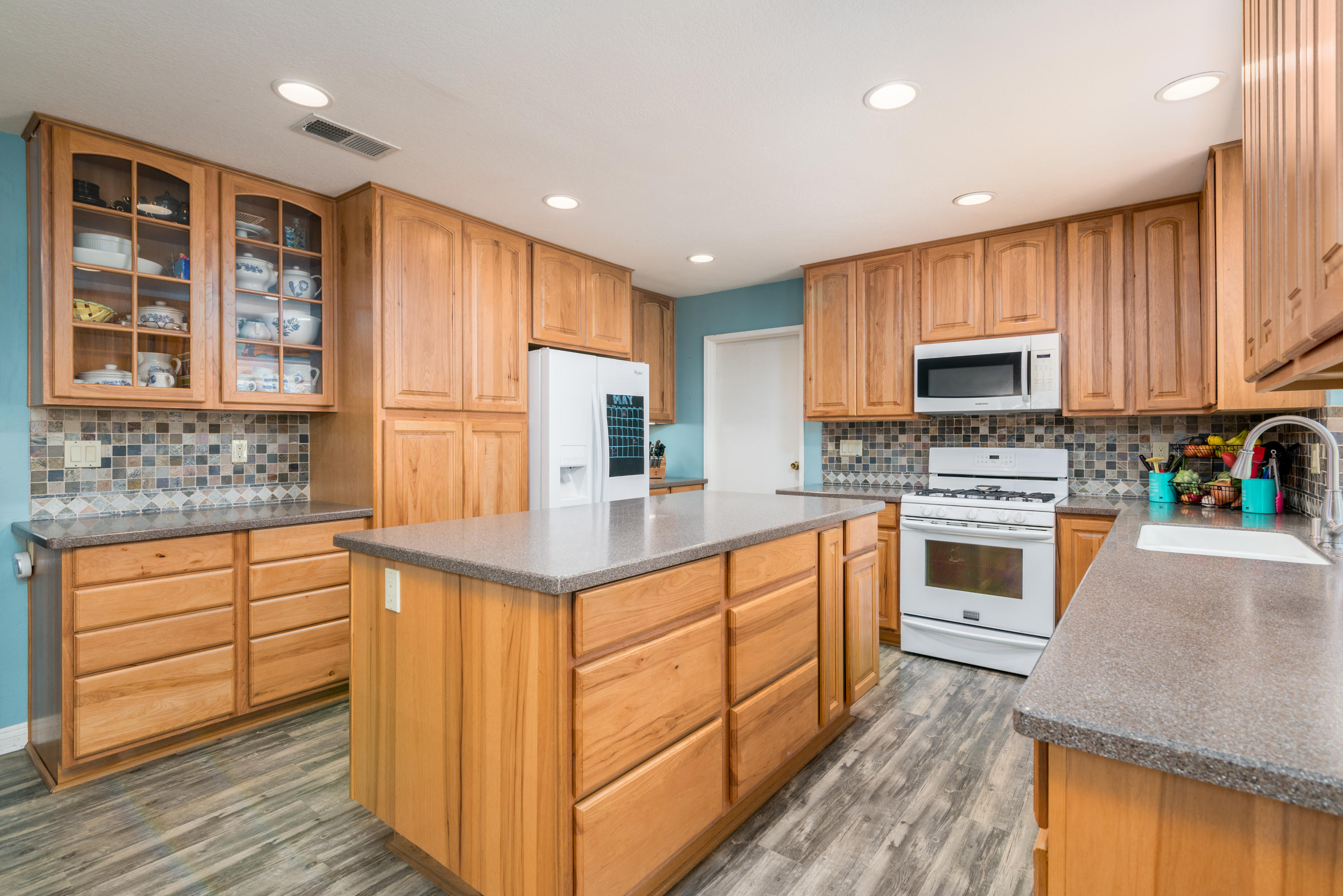 53 West Avenida De Las Flores Thousand Oaks, CA 91360 - Photo 11 of 36 KITCHEN