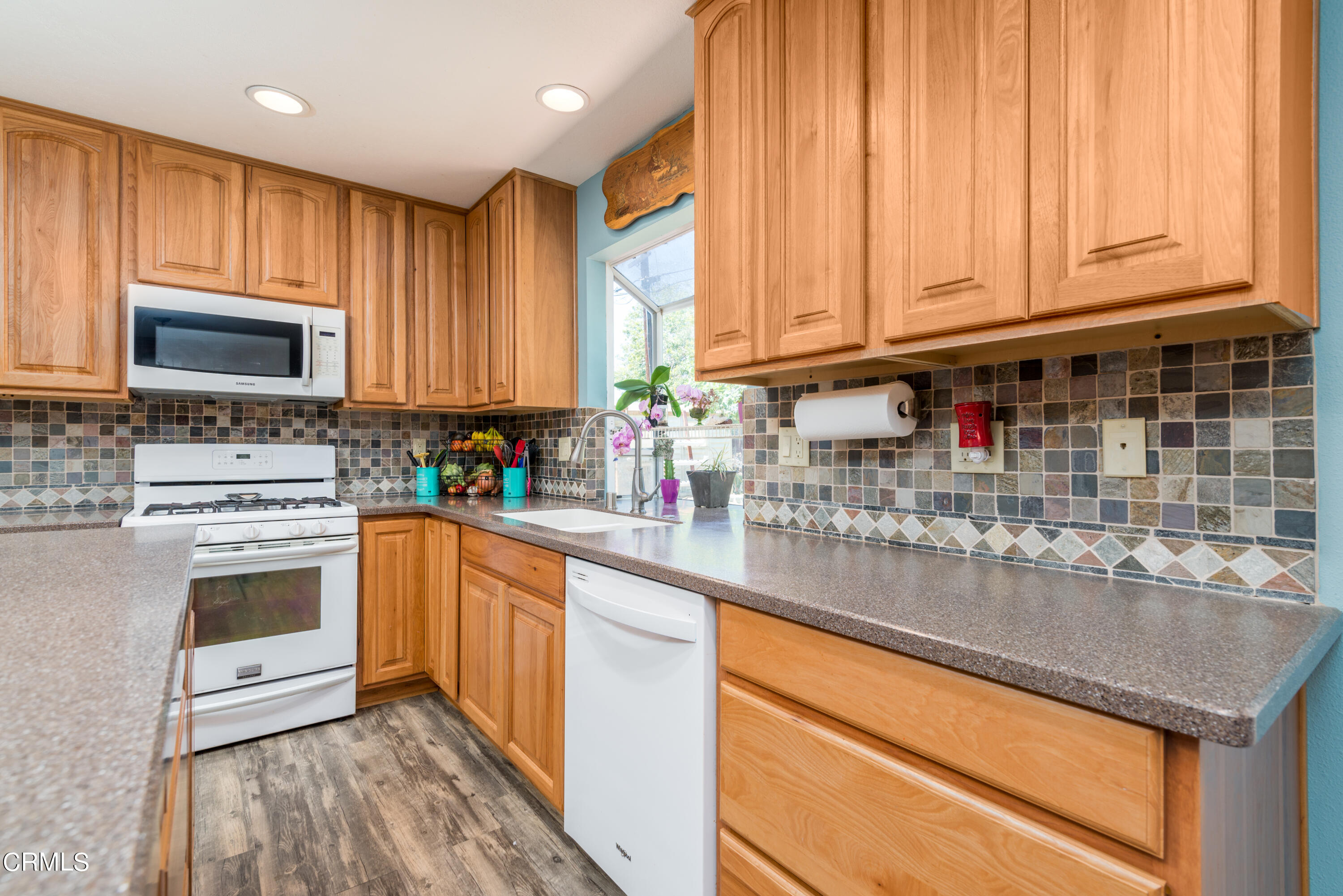 53 West Avenida De Las Flores Thousand Oaks, CA 91360 - Photo 12 of 36 KITCHEN