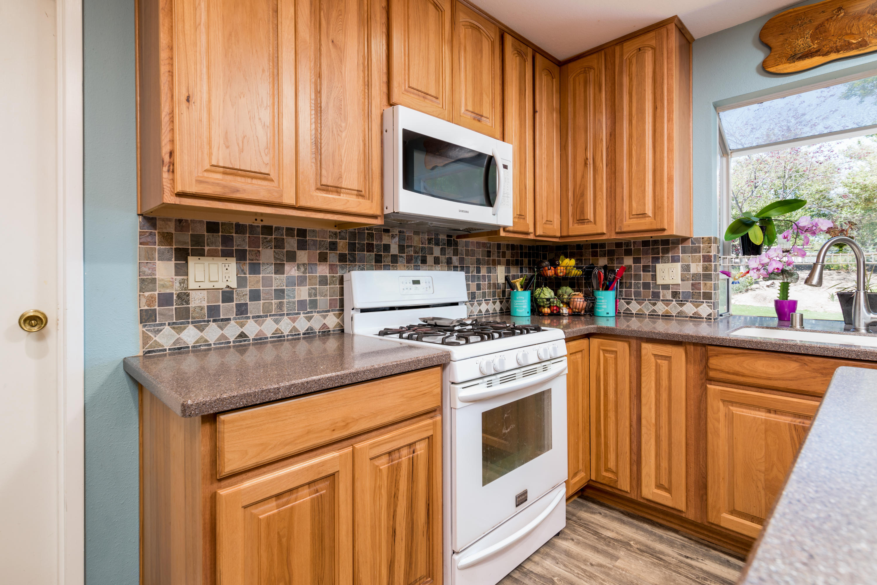 53 West Avenida De Las Flores Thousand Oaks, CA 91360 - Photo 13 of 36 KITCHEN