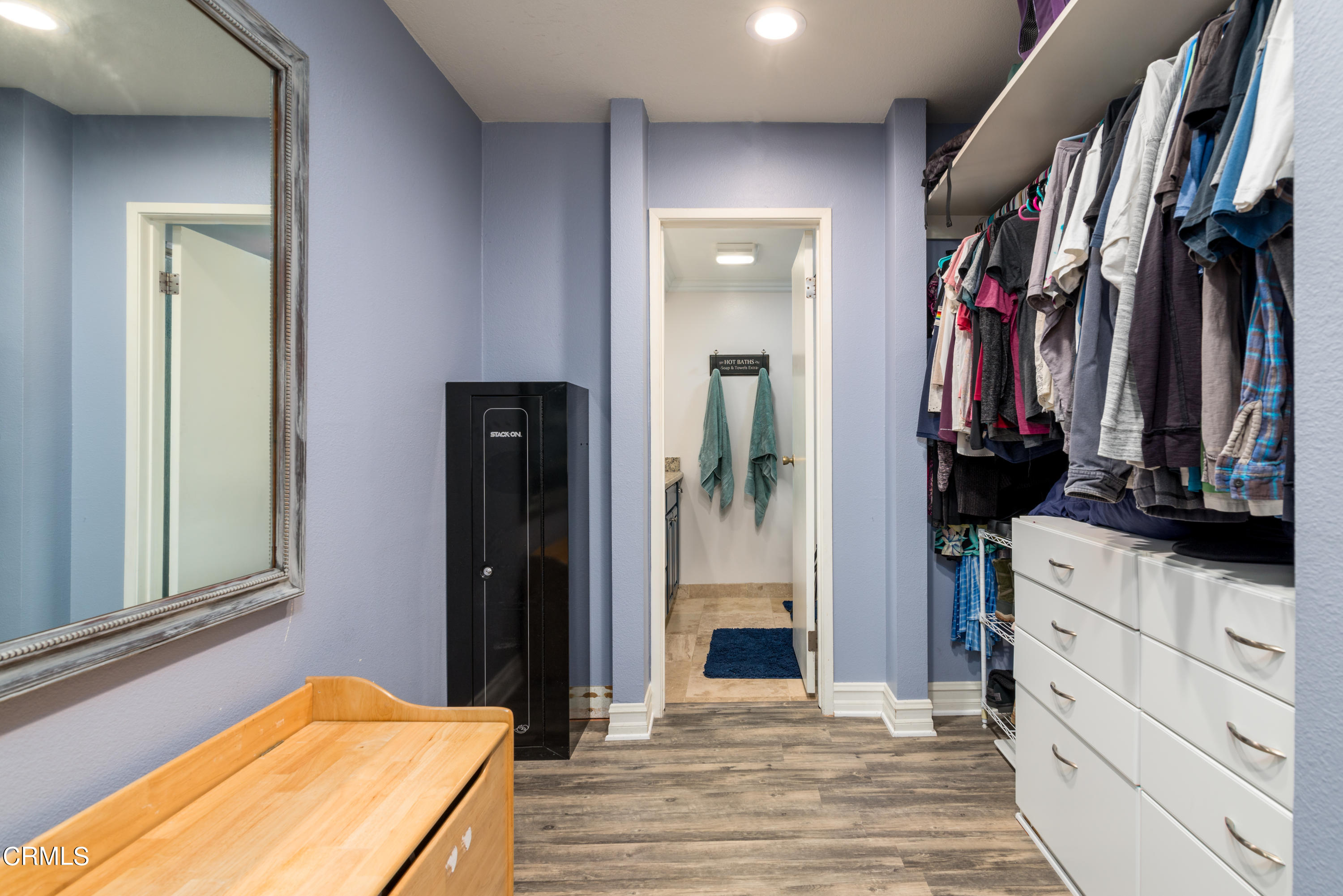 53 West Avenida De Las Flores Thousand Oaks, CA 91360 - Photo 23 of 36 MASTER CLOSET