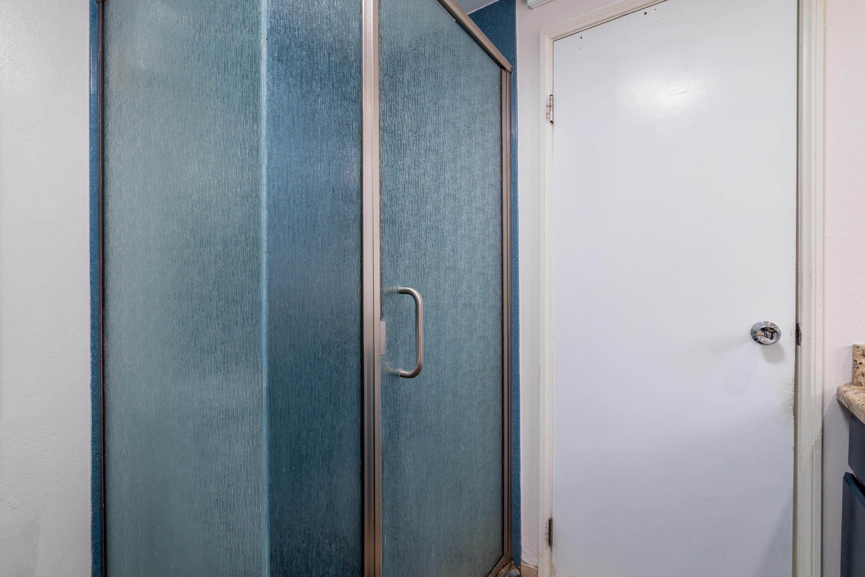 53 West Avenida De Las Flores Thousand Oaks, CA 91360 - Photo 25 of 36 MASTER BATHROOM