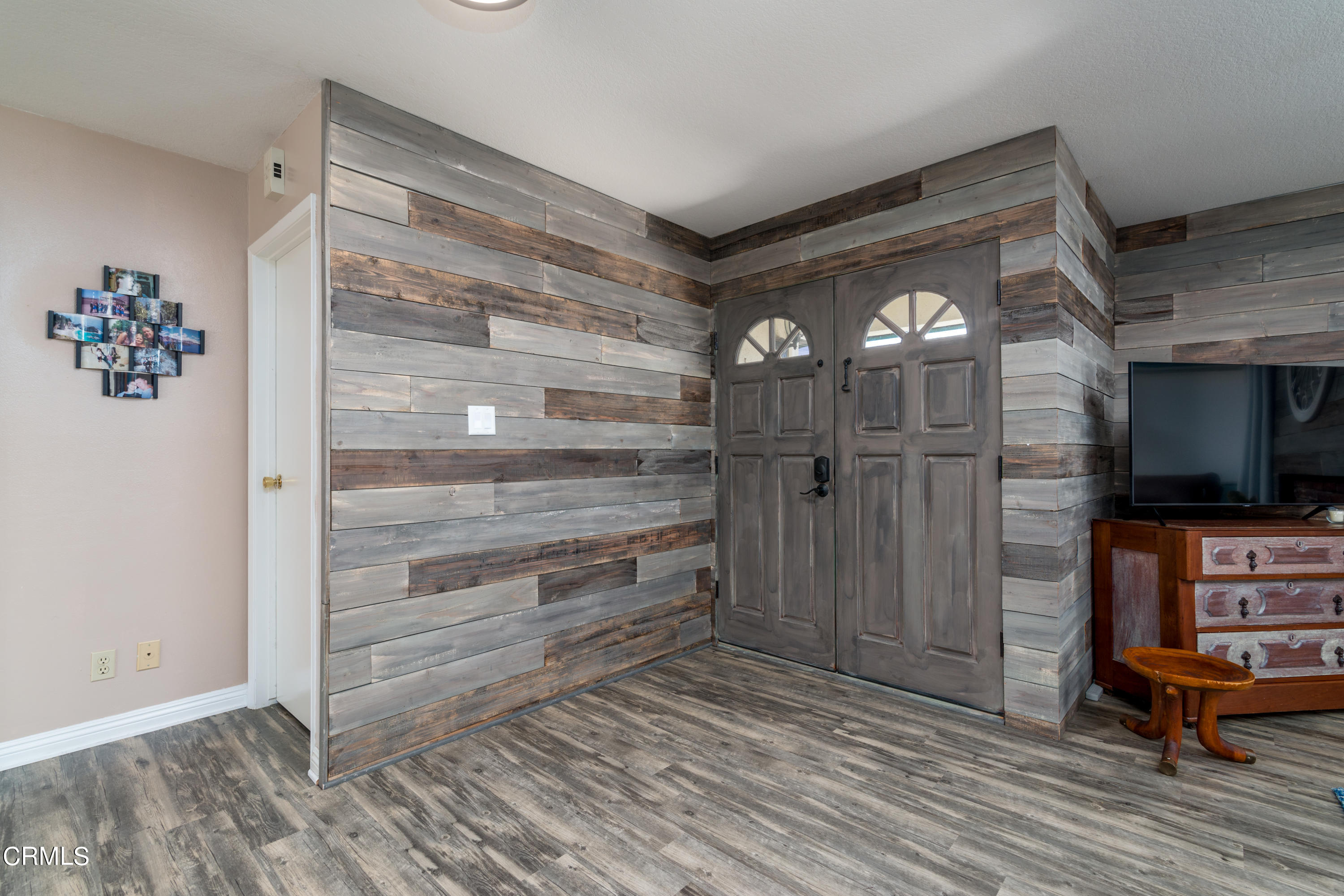 53 West Avenida De Las Flores Thousand Oaks, CA 91360 - Photo 5 of 36 FRONT ENTRY