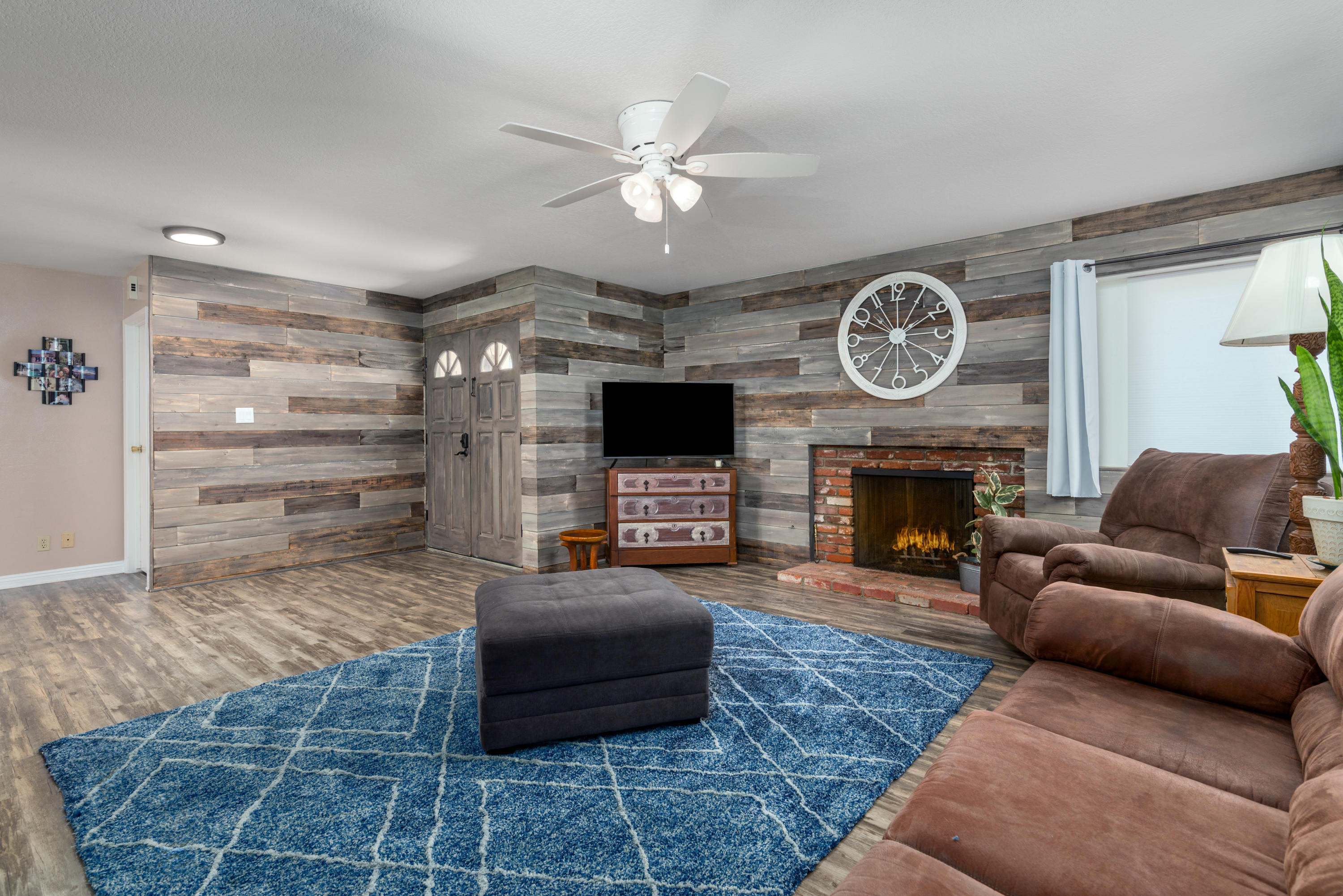 53 West Avenida De Las Flores Thousand Oaks, CA 91360 - Photo 6 of 36 LIVING ROOM