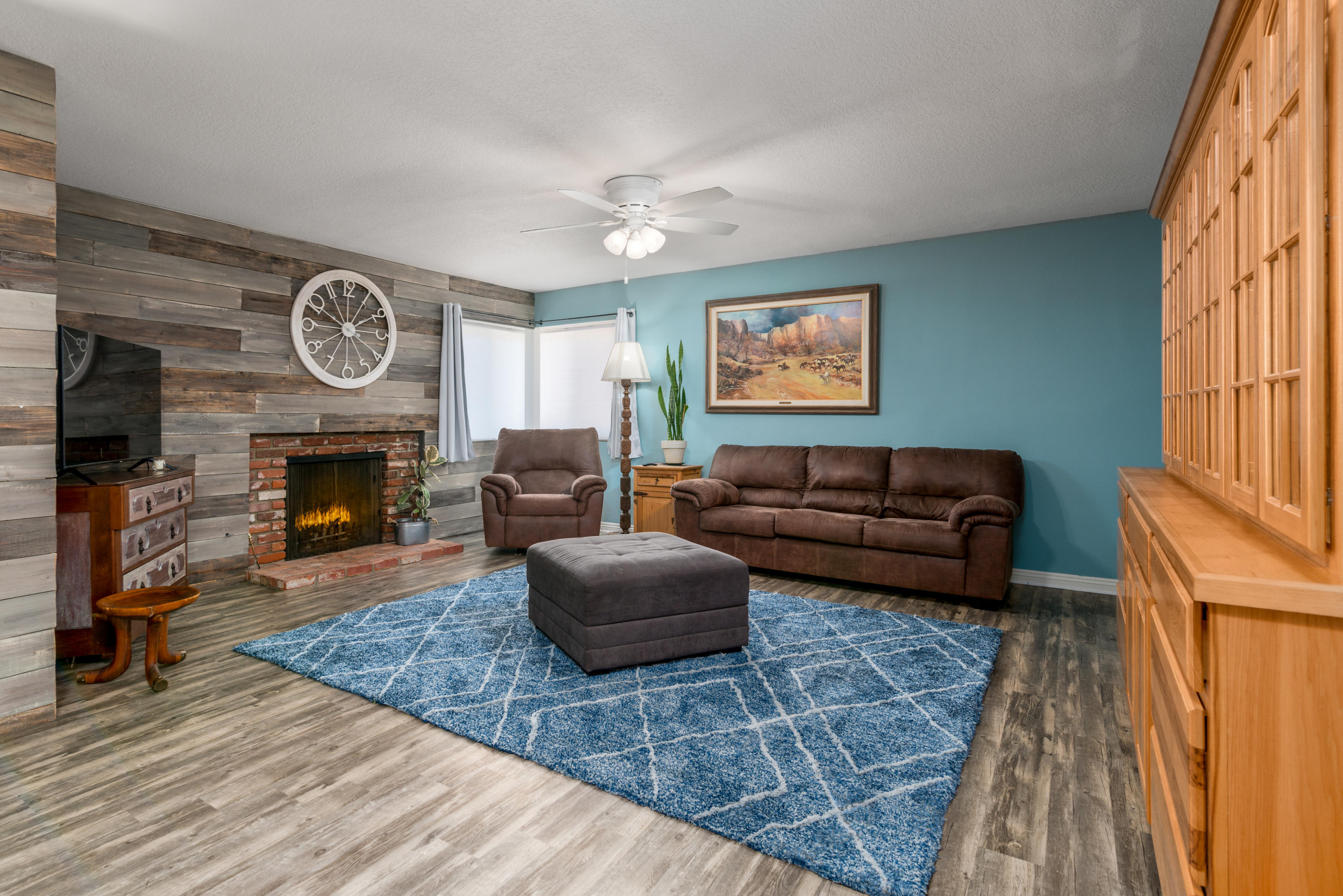 53 West Avenida De Las Flores Thousand Oaks, CA 91360 - Photo 7 of 36 LIVING ROOM