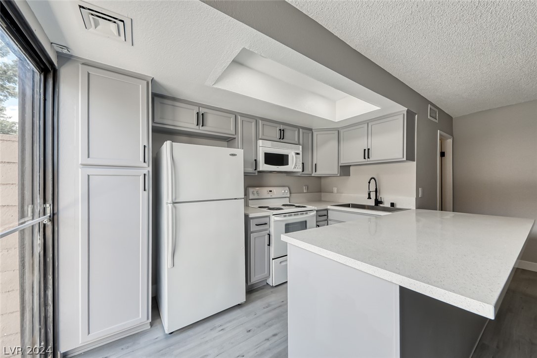 320 Brookside Lane, Unit B Las Vegas, NV 89107 - Photo 4 of 23