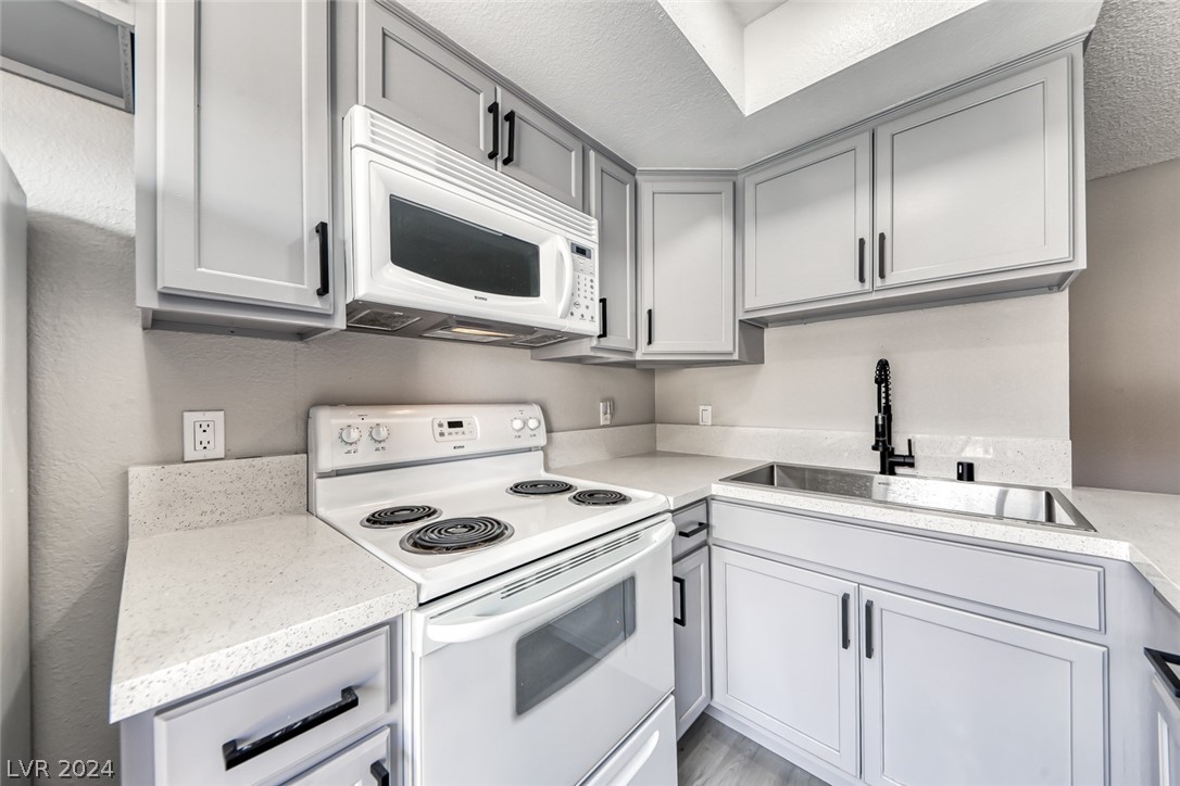 320 Brookside Lane, Unit B Las Vegas, NV 89107 - Photo 5 of 23