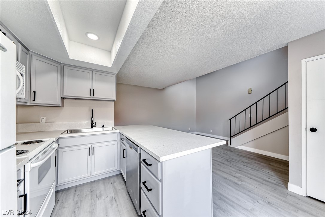 320 Brookside Lane, Unit B Las Vegas, NV 89107 - Photo 6 of 23