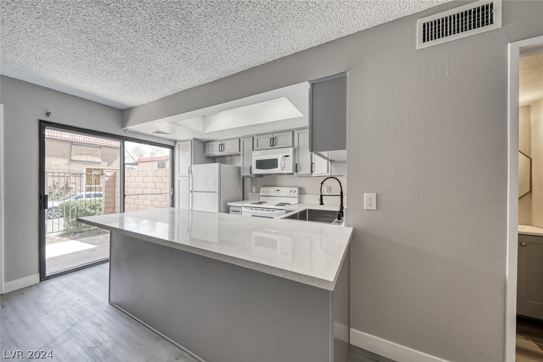 320 Brookside Lane, Unit B Las Vegas, NV 89107 - Photo 7 of 23
