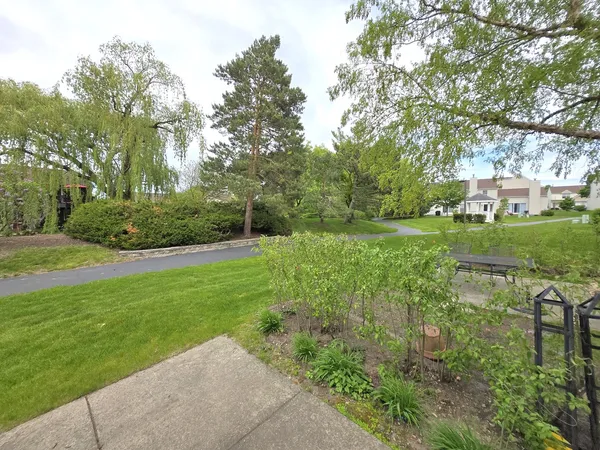 $2,700 | 8 East Shag Bark Lane, Streamwood, IL 60107