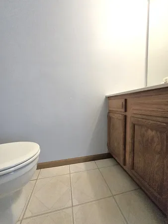 $2,700 | 8 East Shag Bark Lane, Streamwood, IL 60107