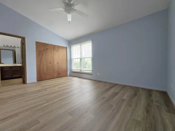 $2,700 | 8 East Shag Bark Lane, Streamwood, IL 60107