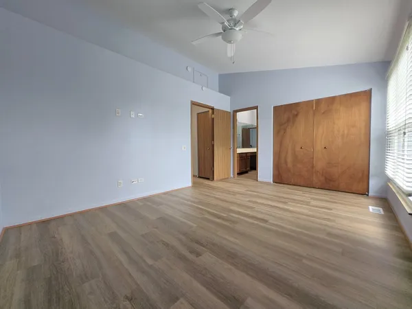 $2,700 | 8 East Shag Bark Lane, Streamwood, IL 60107