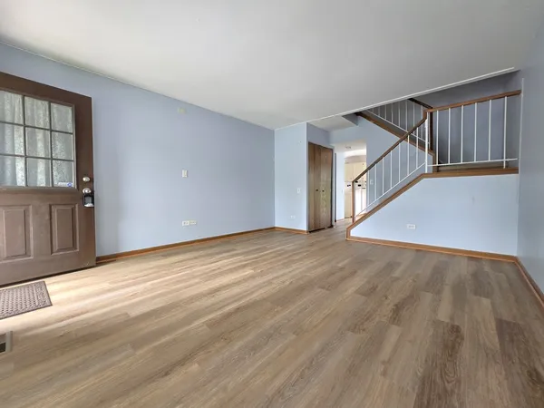 $2,700 | 8 East Shag Bark Lane, Streamwood, IL 60107