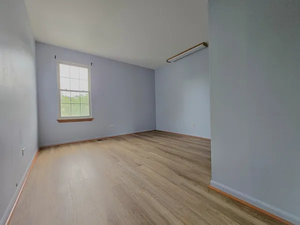 $2,700 | 8 East Shag Bark Lane, Streamwood, IL 60107