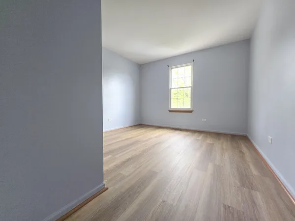 $2,700 | 8 East Shag Bark Lane, Streamwood, IL 60107