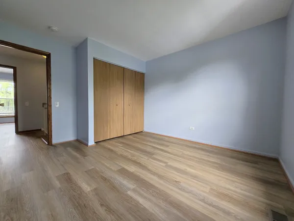 $2,700 | 8 East Shag Bark Lane, Streamwood, IL 60107