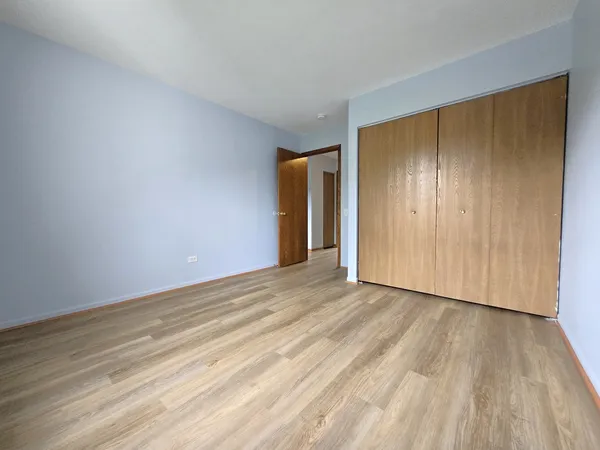 $2,700 | 8 East Shag Bark Lane, Streamwood, IL 60107