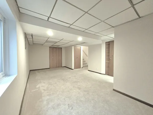 $2,700 | 8 East Shag Bark Lane, Streamwood, IL 60107