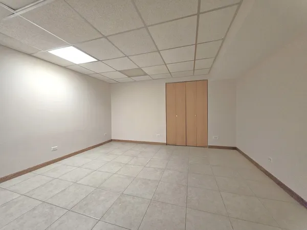 $2,700 | 8 East Shag Bark Lane, Streamwood, IL 60107