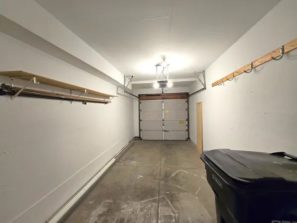 $2,700 | 8 East Shag Bark Lane, Streamwood, IL 60107