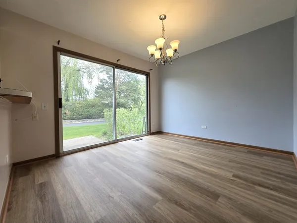 $2,700 | 8 East Shag Bark Lane, Streamwood, IL 60107