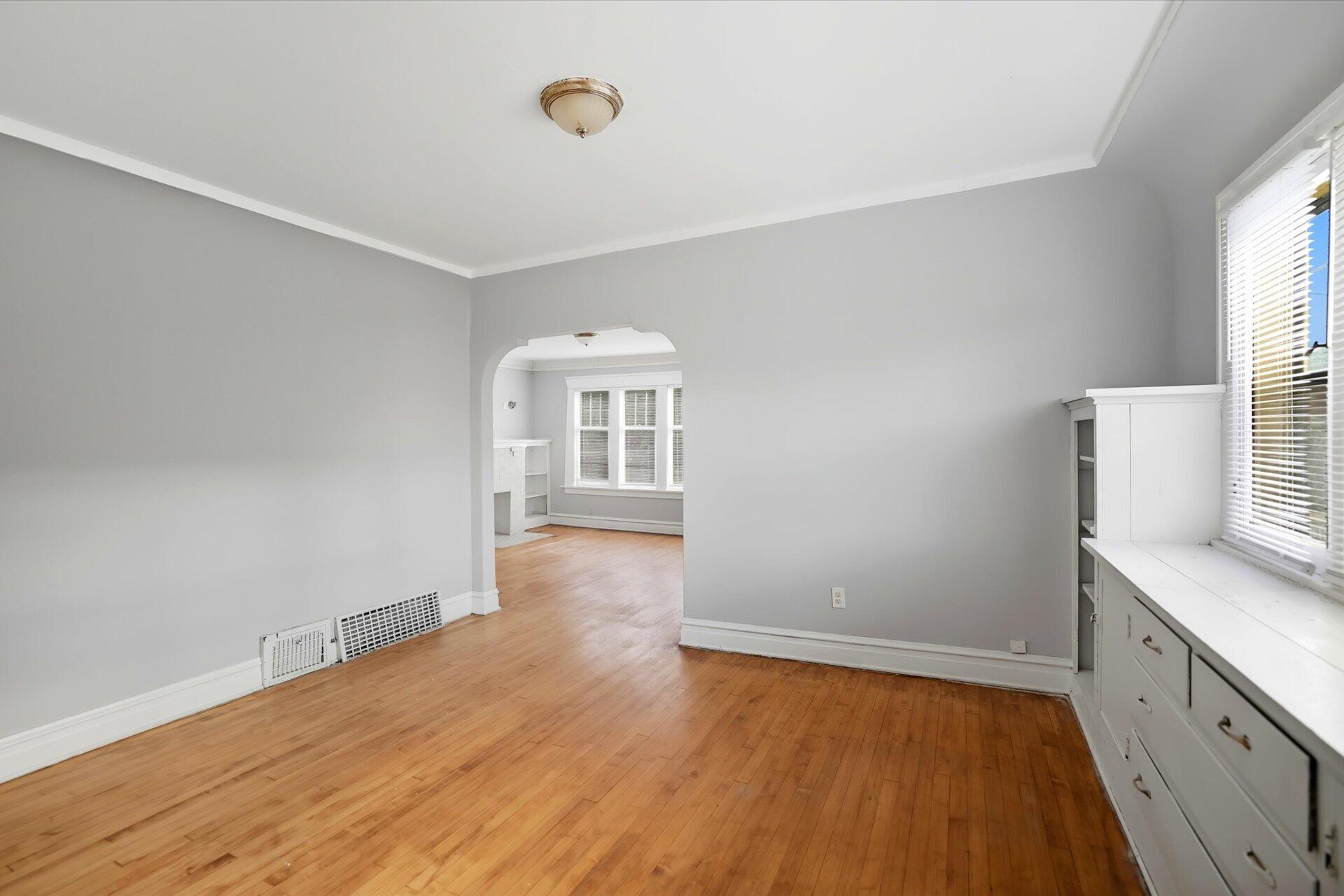 2701 North 39th Street, Unit 2703 Milwaukee, WI 53210 - Photo 3 of 13 02-004_ACAM6414