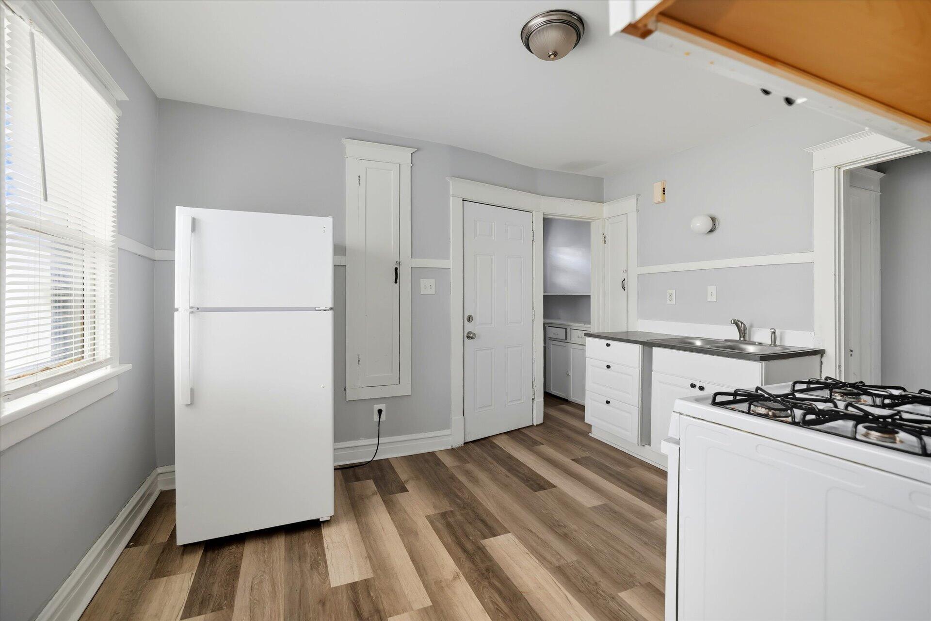 2701 North 39th Street, Unit 2703 Milwaukee, WI 53210 - Photo 4 of 13 Kitchen