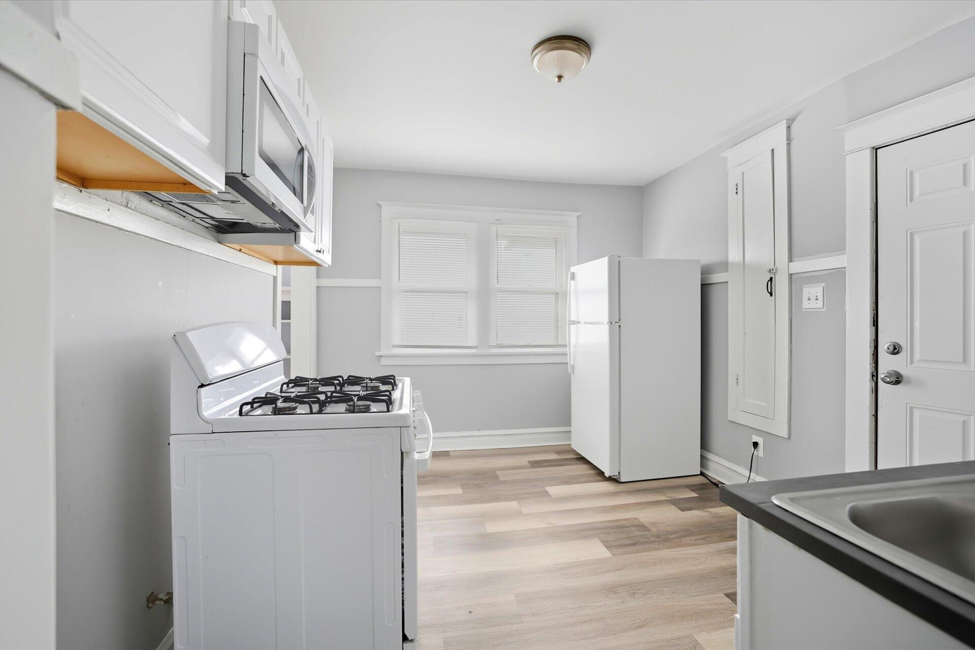 2701 North 39th Street, Unit 2703 Milwaukee, WI 53210 - Photo 5 of 13 Kitchen