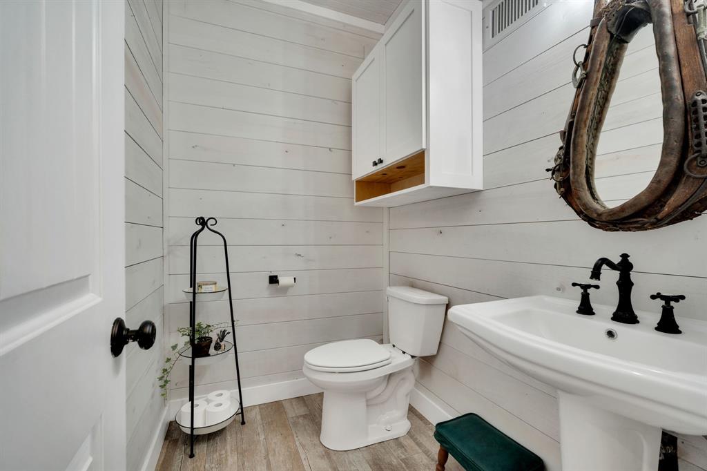 930 Pigg Road Waxahachie, TX 75165 - Photo 32 of 40 1/2 bath downstairs