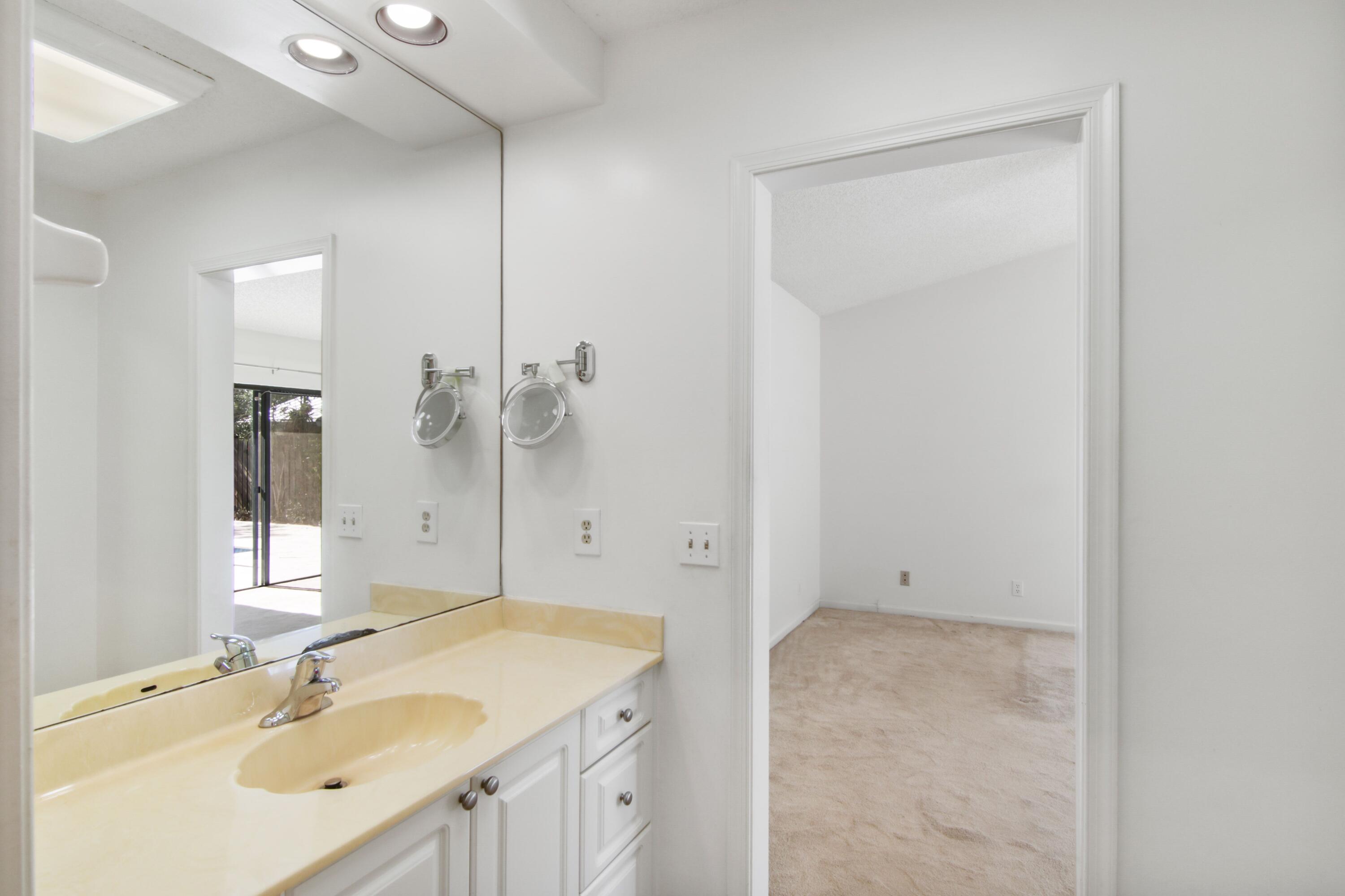 7600 West Country Club Boulevard Boca Raton, FL 33487 - Photo 12 of 26 HJoxKtQU