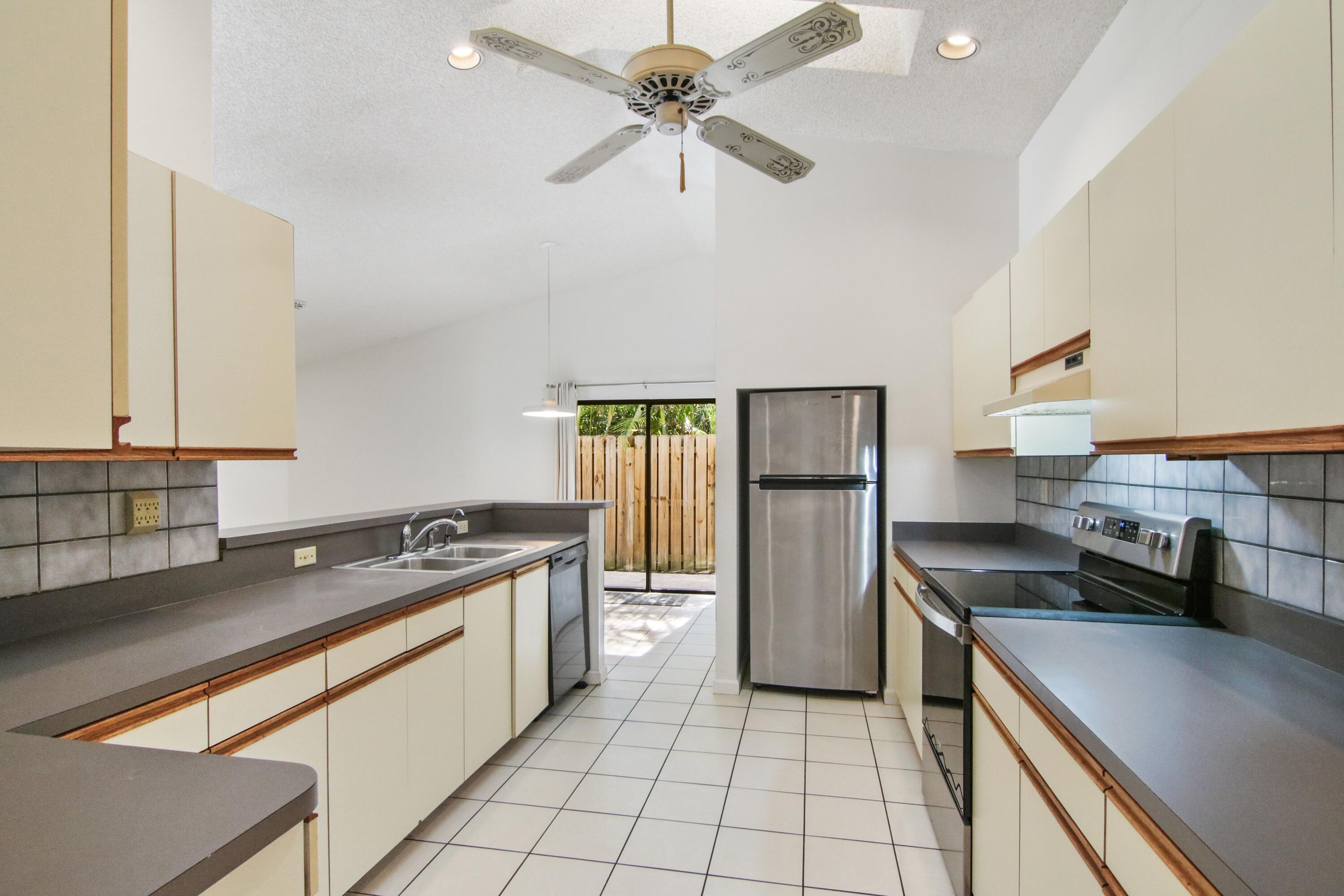7600 West Country Club Boulevard Boca Raton, FL 33487 - Photo 4 of 26 1GiG_EpI