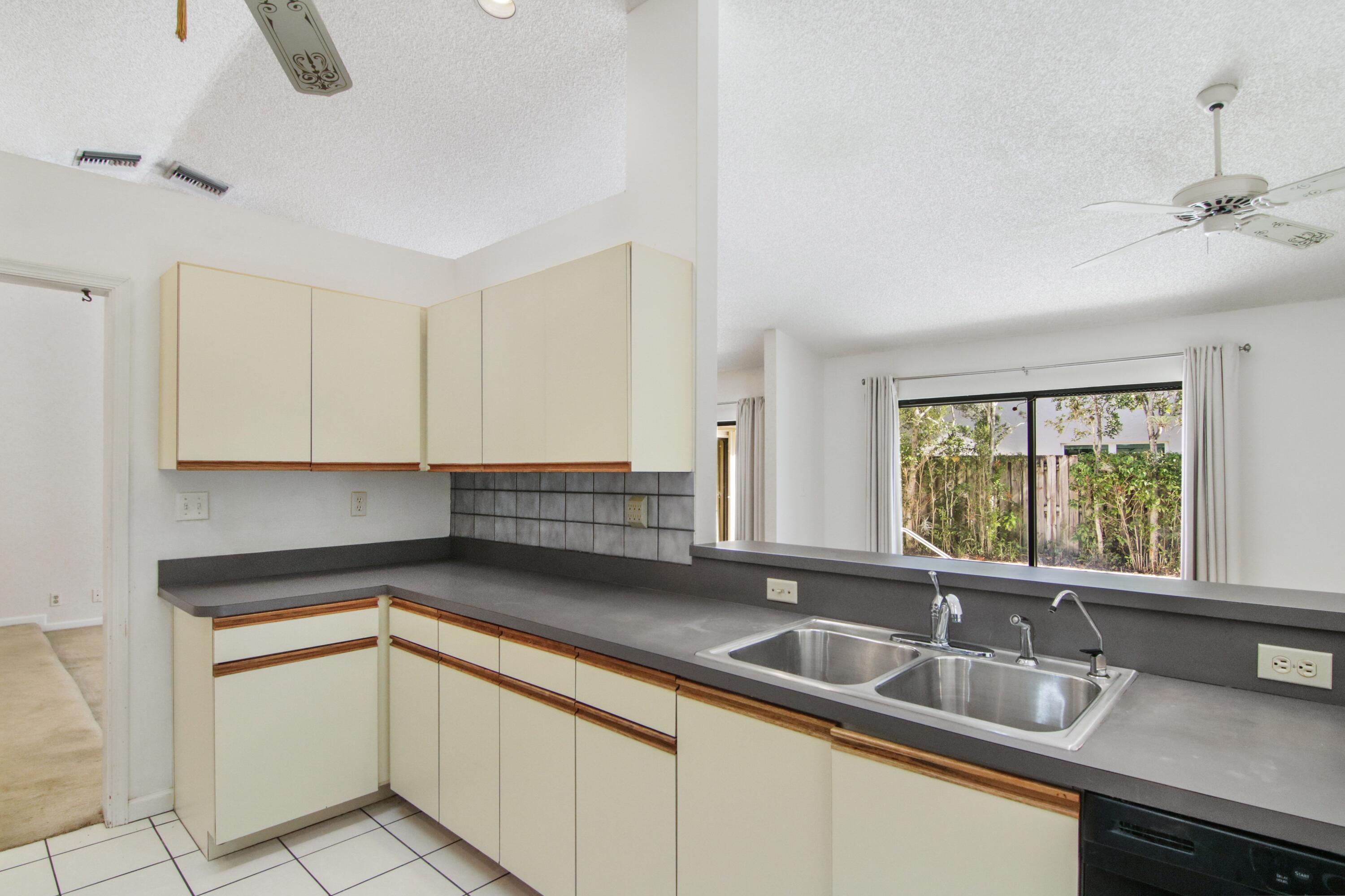 7600 West Country Club Boulevard Boca Raton, FL 33487 - Photo 5 of 26 vrKyK0p0
