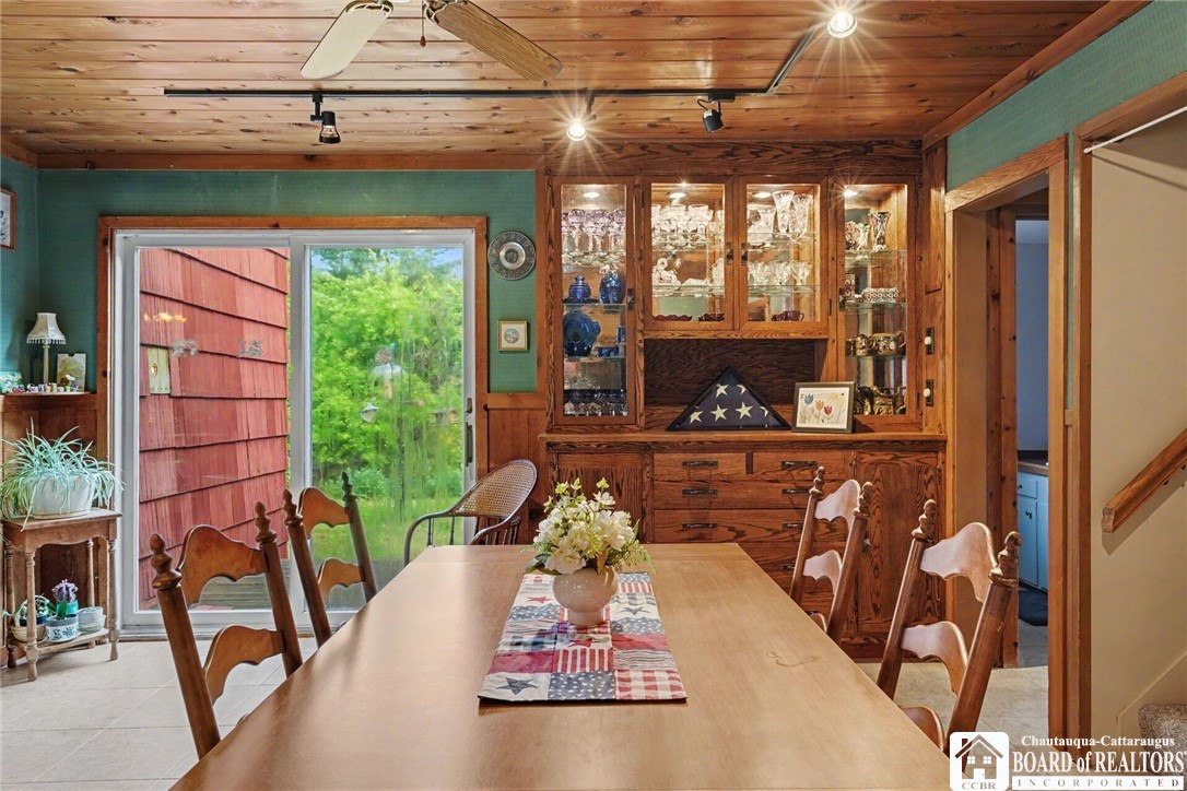 9303 Falls Road Colden, NY 14170 - Photo 16 of 50 Beautiful built in throughout