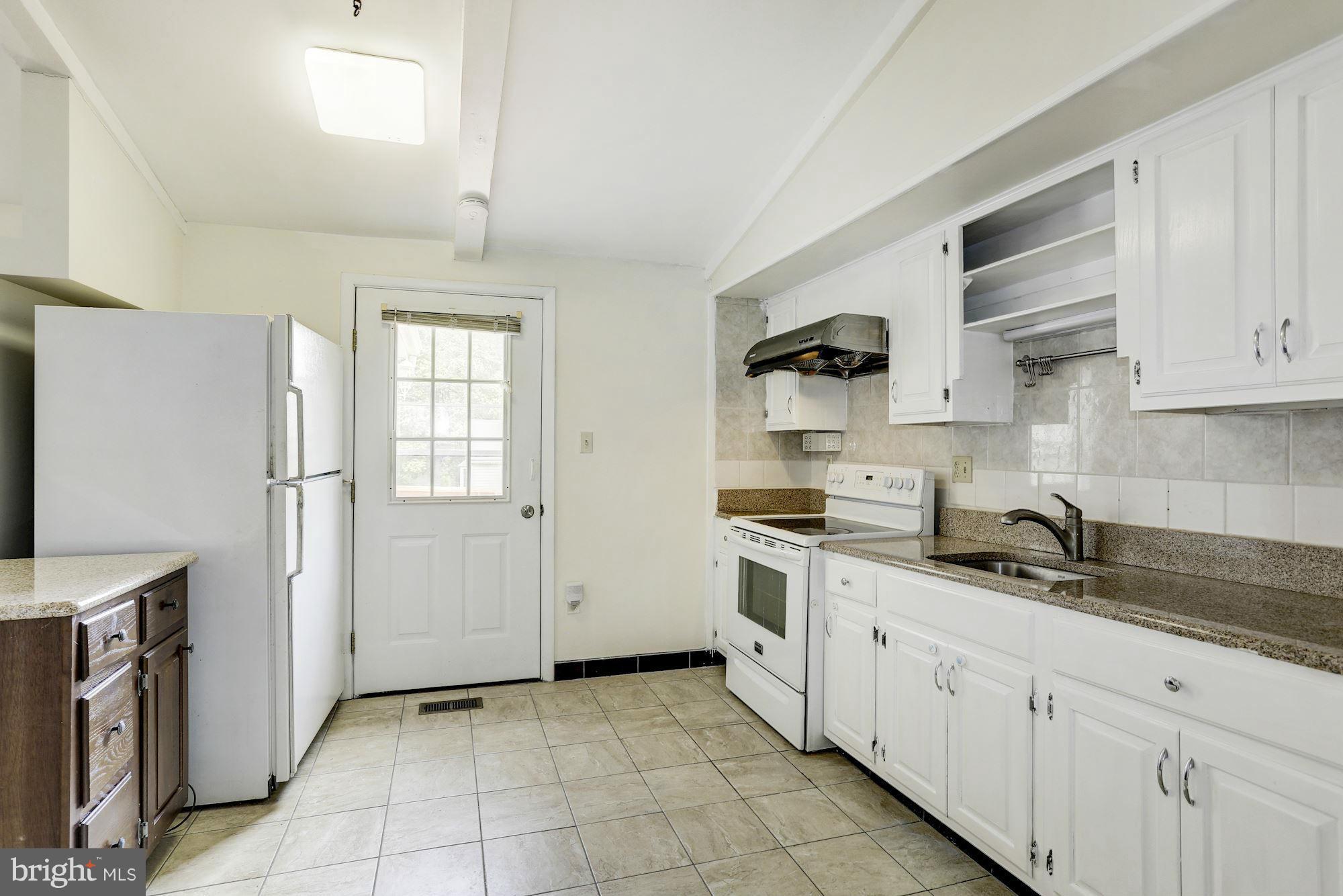 6149 Waiting Spring Columbia, MD 21045 - Photo 5 of 30 Kitchen