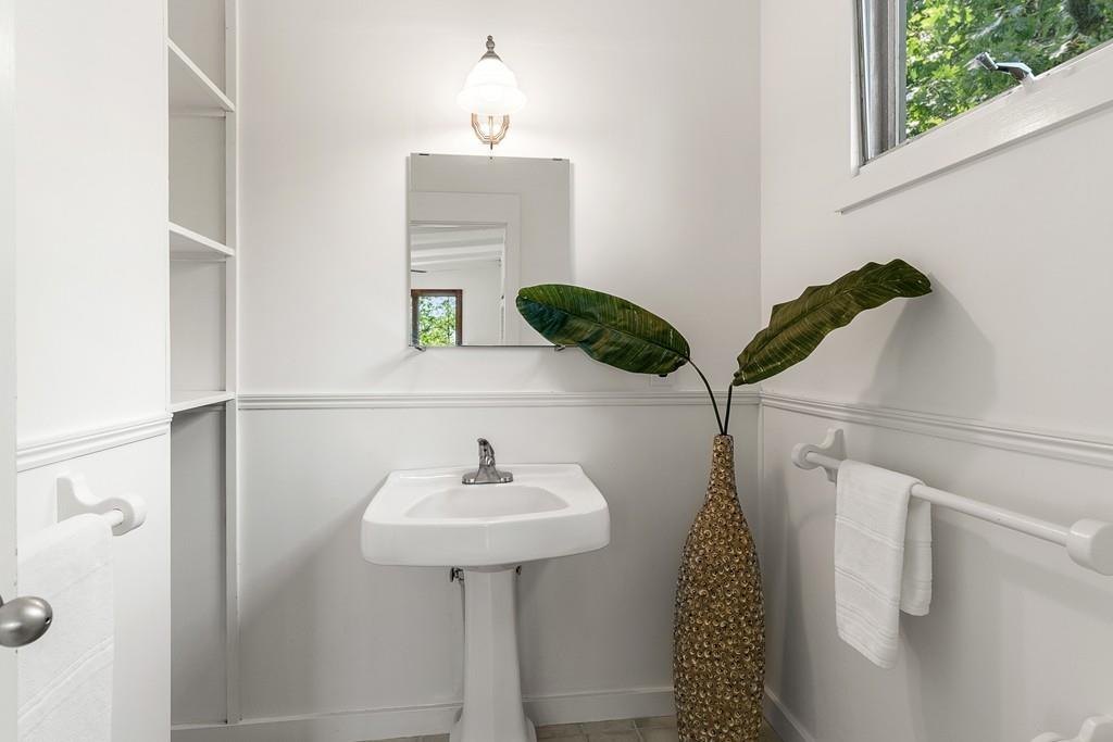 25 Duffield Road Newton, MA 02466 - Photo 16 of 23