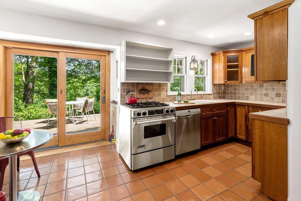 25 Duffield Road Newton, MA 02466 - Photo 7 of 23