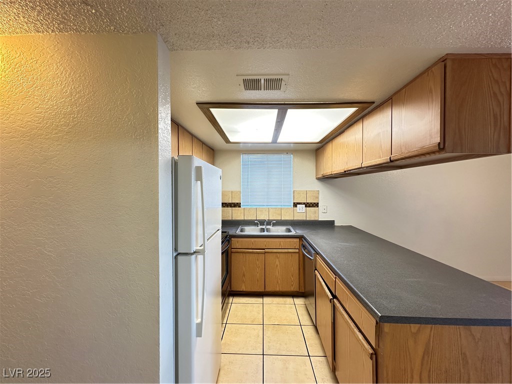 1904 Lirio Way, Unit D Las Vegas, NV 89108 - Photo 7 of 15