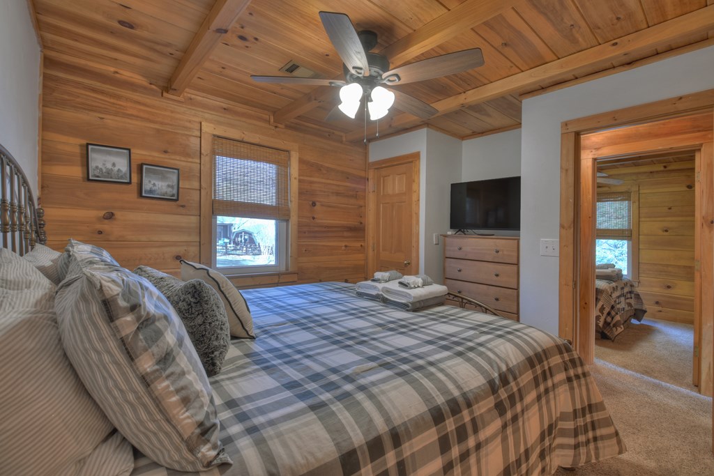 368 Walnut Ridge Ellijay, GA 30536 - Photo 29 of 41 a bedroom with a bed and a flat screen tv