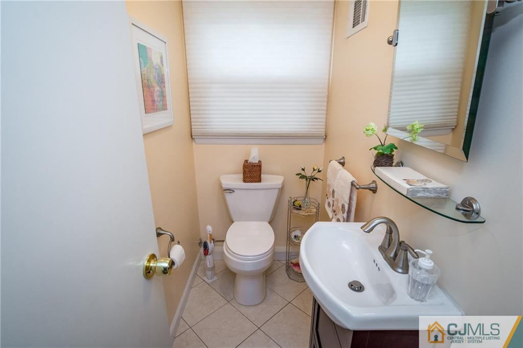 9 Tompkins Road East Brunswick, NJ 08816 - Photo 12 of 19 Gallery Image 12