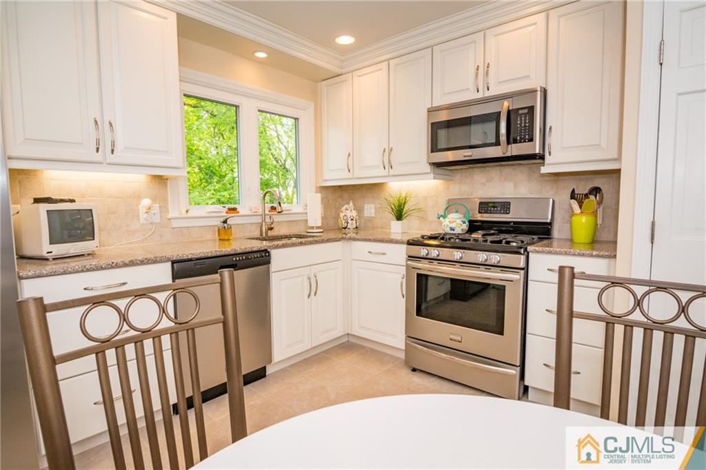 9 Tompkins Road East Brunswick, NJ 08816 - Photo 3 of 19 Gallery Image 3