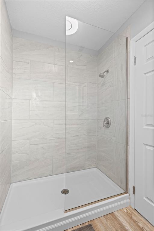 3801 42nd Street West Bradenton, FL 34205 - Photo 20 of 34 a bathroom with a shower
