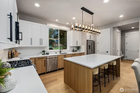 $1,524,950 | 5012 114th Avenue Northeast, Kirkland, WA 98033