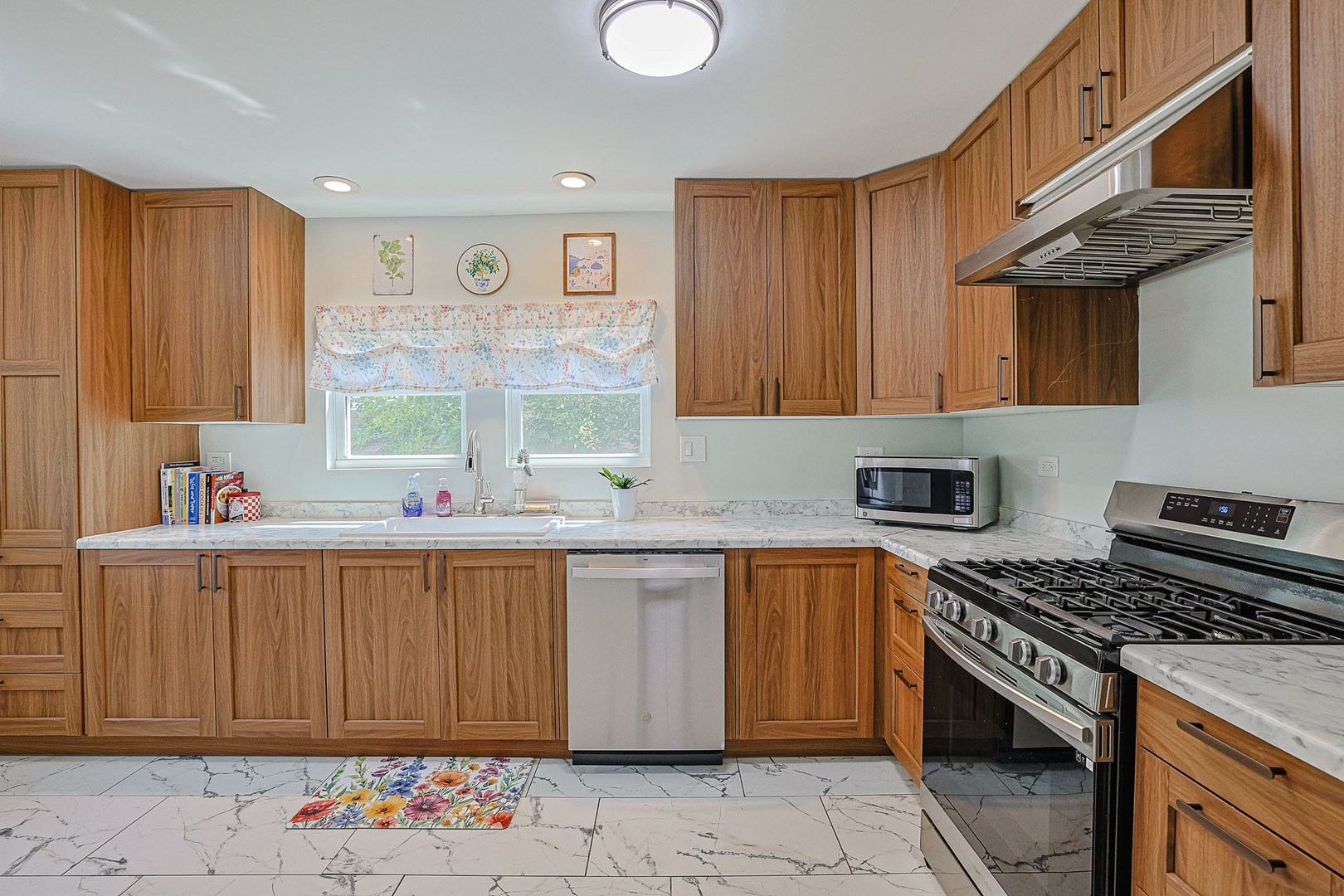 1429 Ridgeway Street Round Lake Beach, IL 60073 - Photo 13 of 34 Gallery Image 13