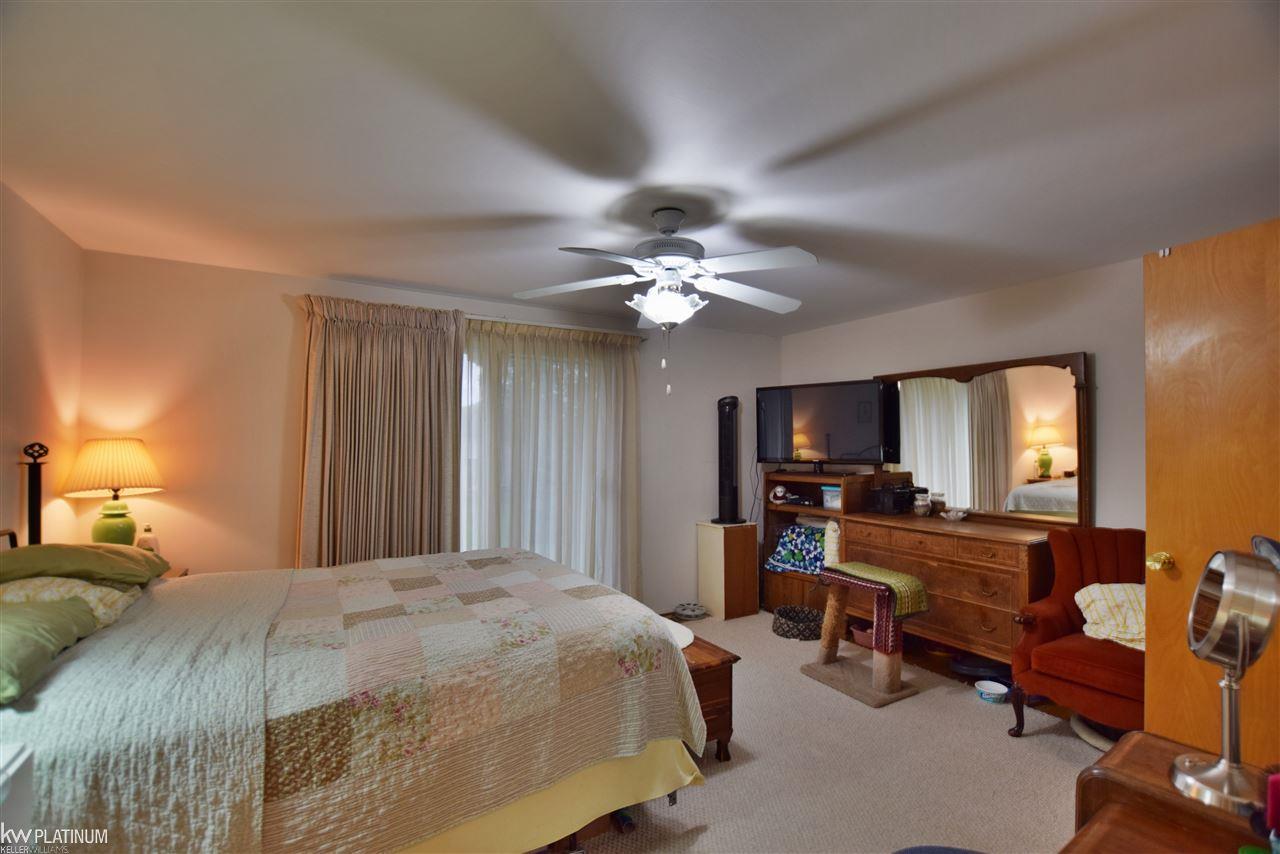 4462 15 Mile Road Sterling Heights, MI 48310 - Photo 10 of 17 31384585-9.JPG