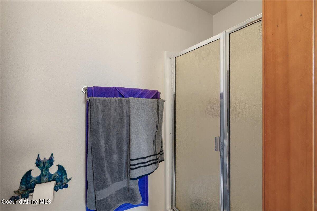 811 East Seasons Road Athol, ID 83801 - Photo 21 of 49 21-Primary bathroom